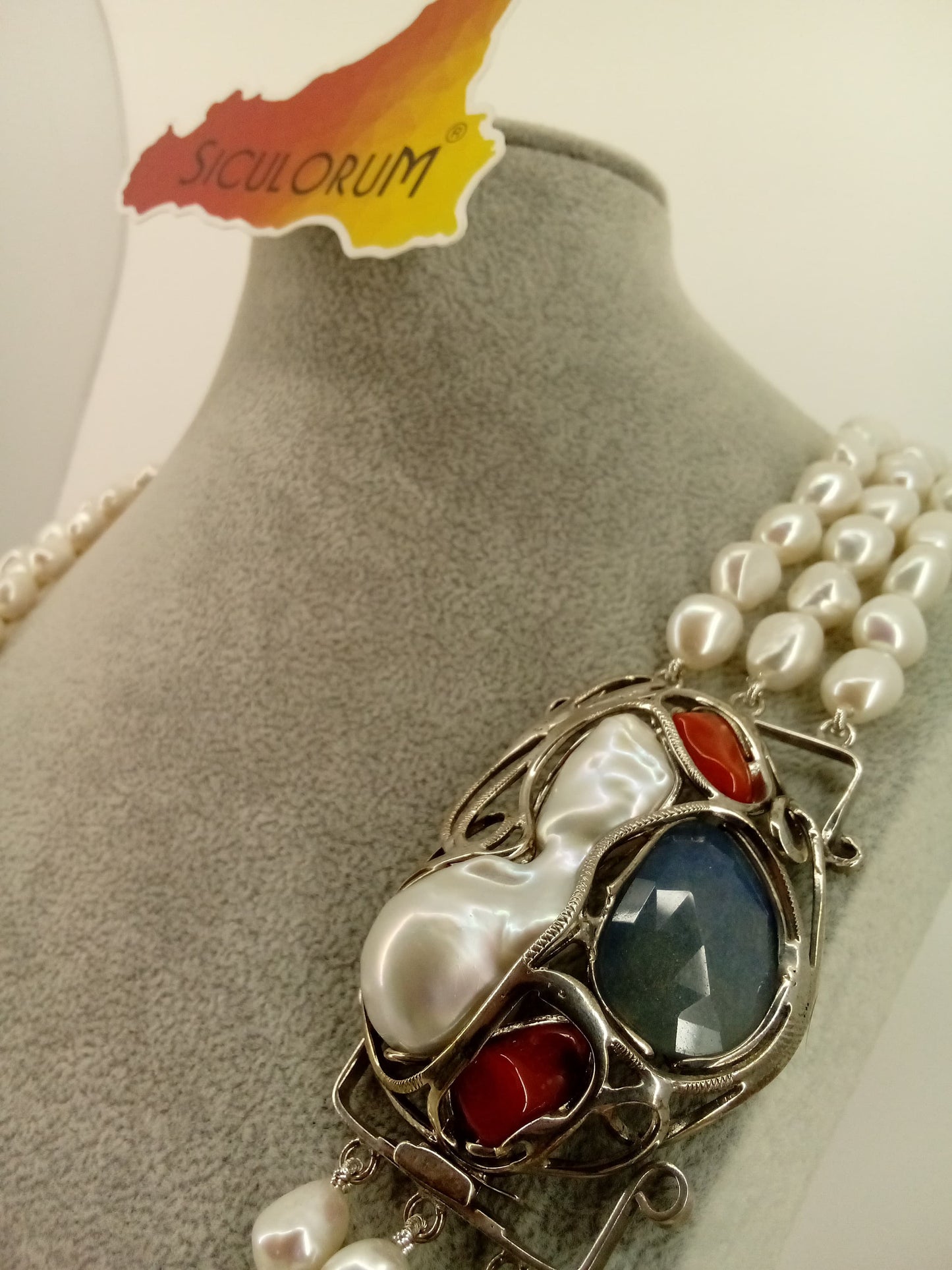 Collana "Tri Fila"